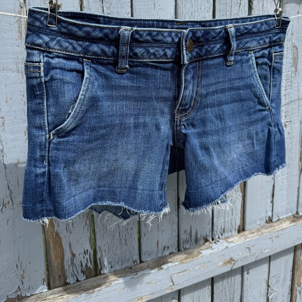 American Eagle Women’s Denim Shorts Size 4 Cut Off Style Stretch Fit - Picture 2 of 5